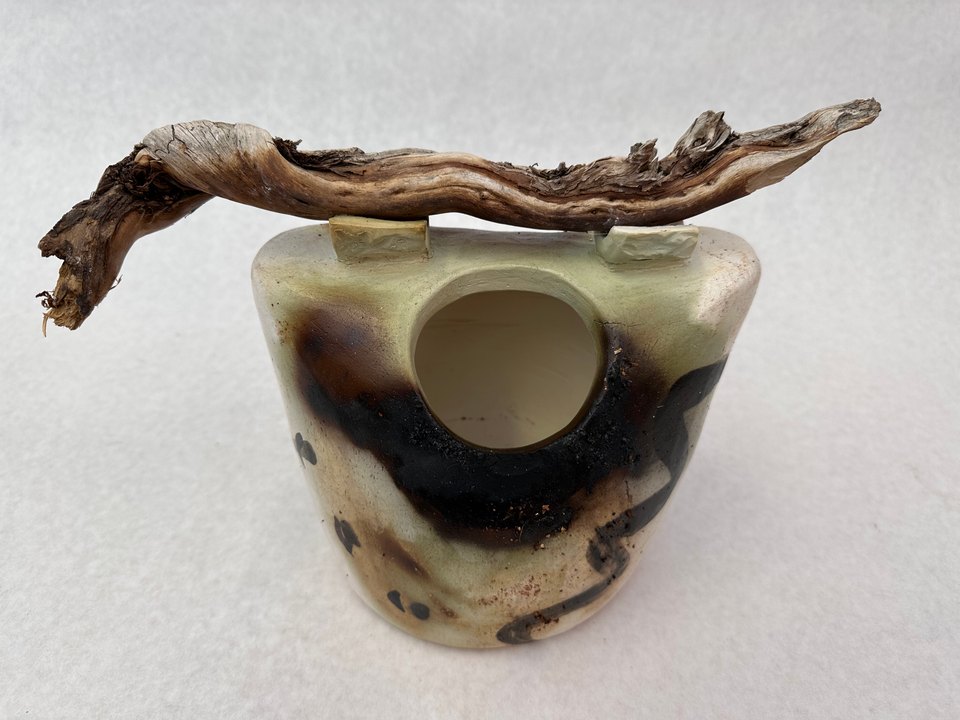 Saggar vase with live wood as the handle