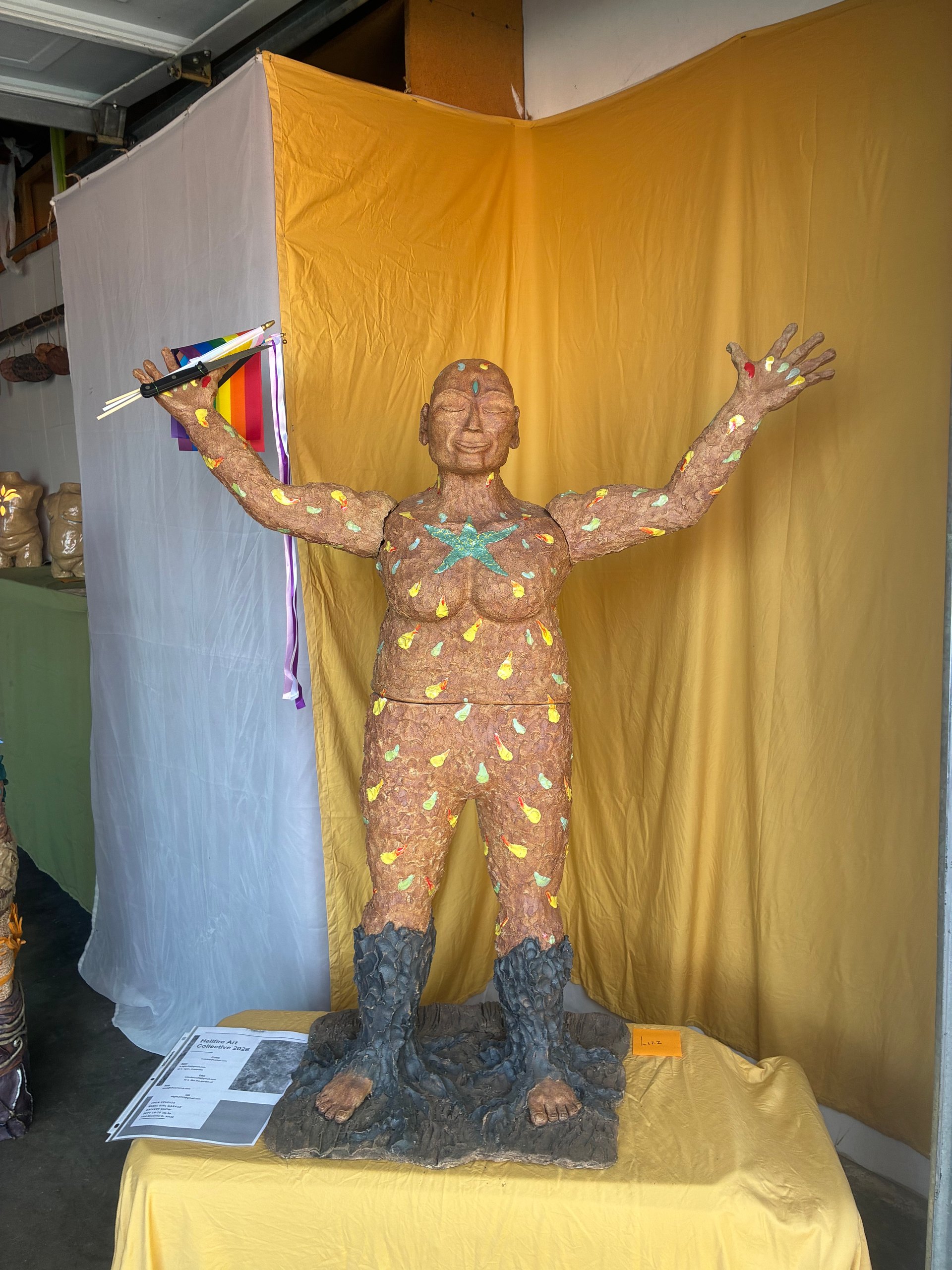 Expand - ceramics - Clay body Soldate 60- cone 10 - gas fired - glaze underglaze